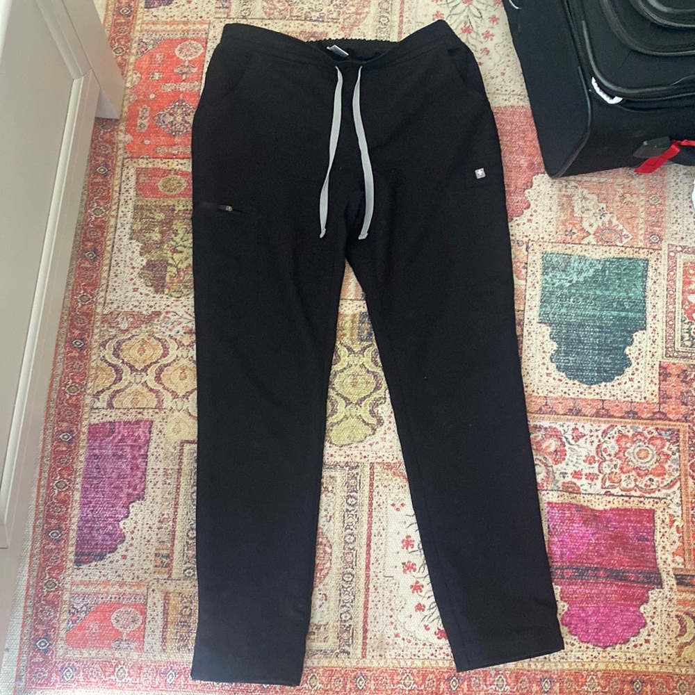 FIGS size S black